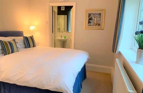 Muston House | The Garden Apartment - Beautiful spacious garden apartment with two bedrooms and two parking spaces