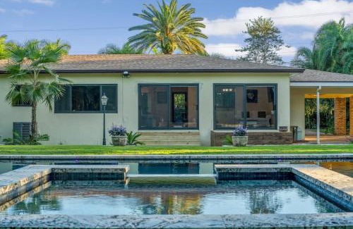 Homestead House | The Garden House Hot Tub Pool and Lush Garden Oasis