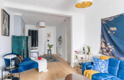 Grangetown House | The Gatsby - Beautiful Spacious Central House