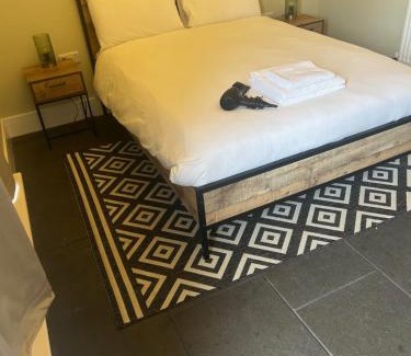 Barrow Gurney Hotel | The George & Dragon Tearoom Accommodation Felton
