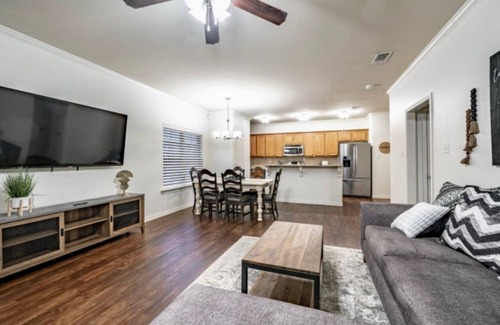 North by Northwest House | The Getaway -N. Lubbock - 4 Bedroom