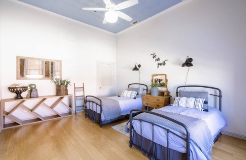 Kaufman Condo | The Getaway on Kaufman Square