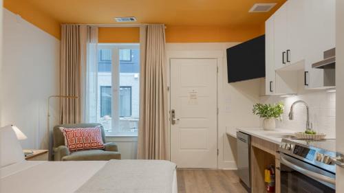 12 South House | The Gilmore, an AvantStay Hotel