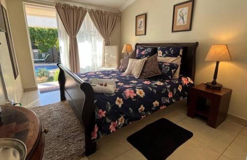 Waterkloof Glen House | The Giraffe Room at Frederick's Place