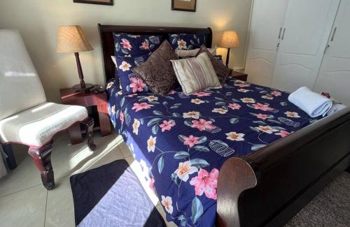 Waterkloof Glen House | The Giraffe Room at Frederick's Place