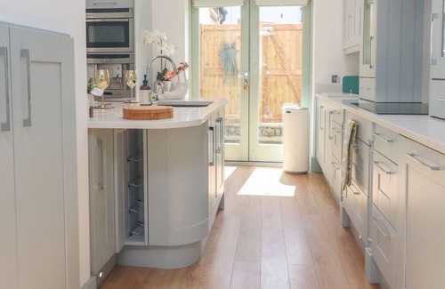 Mellor Cottage | THE GLASS HOUSE, pet friendly, with a garden in Mellor, Lancashire