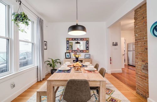 East End House | The Globe House on Munjoy Hill - Walk to Breweries