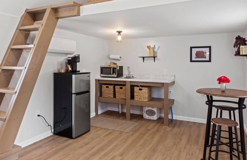Auburn Cabin | The Godfather Tiny House. 15 minutes from Auburn University, Bucee's & Walmart