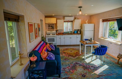 Grass Valley House | The Gold heart of Grass Valley w outdoor bathtub