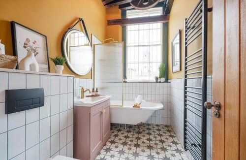 Bristol Old City Apartment | The Gold Penny studio apartment at The Bank of England