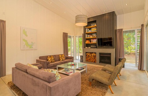Matarangi House | The Golden Hideaway - Matarangi Holiday Home