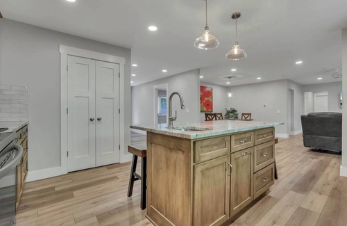 Newark House | The Golden Retreat | Dual Master Suites