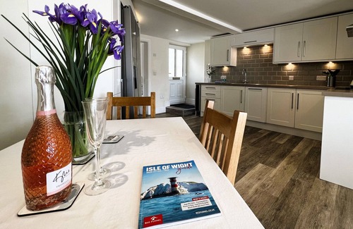 Shanklin Ski Chalet | The Good Ships