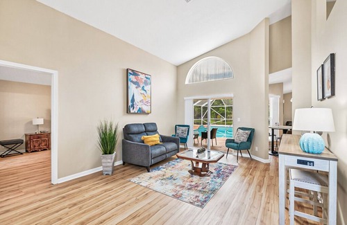 Royal Palm Beach House | The Gordon Camelot|4bedrooms | 3 bathrooms| Pool House