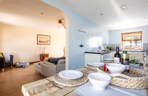 Llanfaelog House | The Granary : Cosy 2-Bed Cottage Between Sea & Mountains | Managed by Anglesey Holiday Lettings