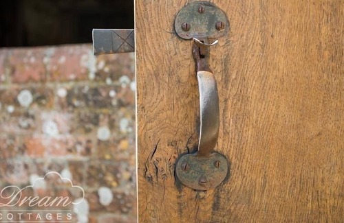 Beaminster Cottage | THE GRANARY, pet friendly, country holiday cottage in Beaminster