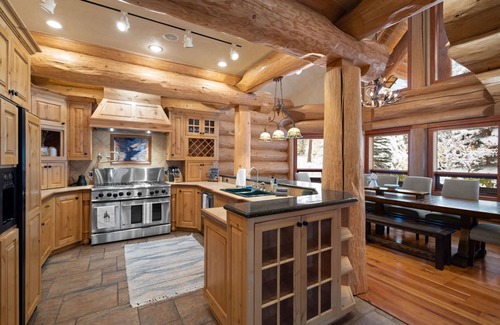 Whitefish House | The Grand Alpine Lodge, Luxury Ski In/Ski Out w/Hot Tub, Sleeps 20!