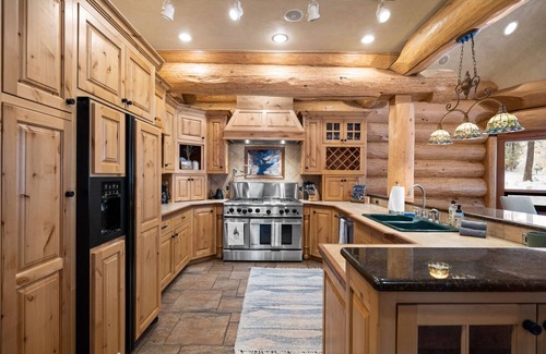 Whitefish House | The Grand Alpine Lodge, Luxury Ski In/Ski Out w/Hot Tub, Sleeps 20!