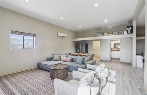 Vail House | The Grand Horizon; off-grid AZ estate home with sparkling pool