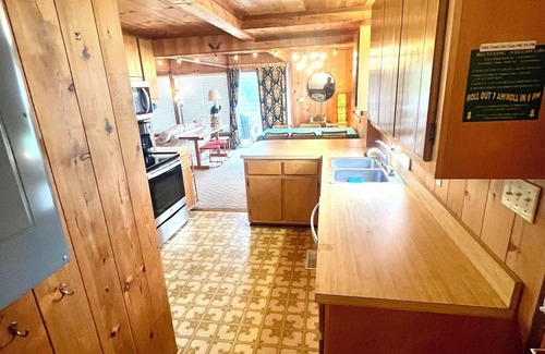 Ocean Sands House | The Grand Ole Osprey - Corolla Oceanside - The Original Classic Beach House!