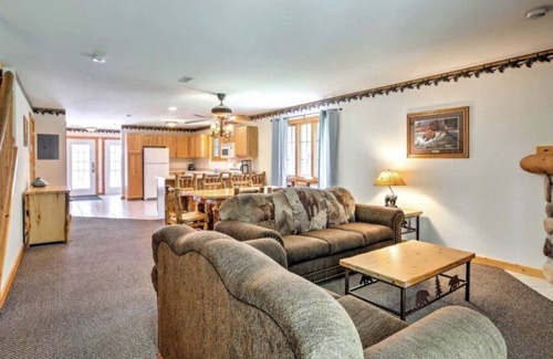 Oglesby House | The Great Escape - North Utica