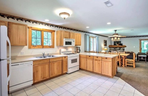 Oglesby House | The Great Escape - North Utica