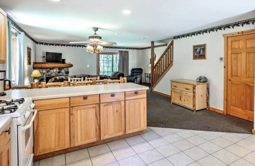 Oglesby House | The Great Escape - North Utica