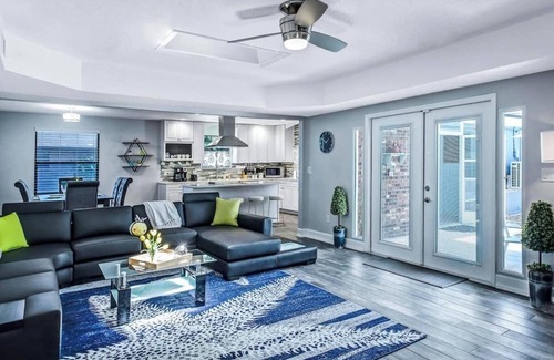 Orange Park Bed & Breakfast | The Great Escape Pool Home-Private Resort, 5bedrooms upto 12 sleep