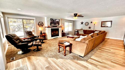 Cascade House | The Great Outdoors - Fantastic home - Lake Cascade - Game room - A/C - Lots of parking