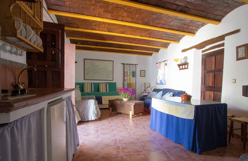 Jabugo Cottage | The Green Frog, families with children, nature, hiking, gastronomy, culture.