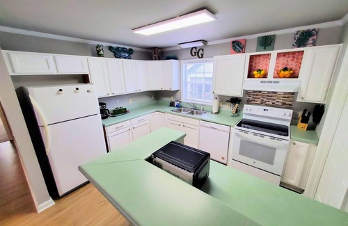 Socastee House | The Green Gable - Colonial Charm close to it all