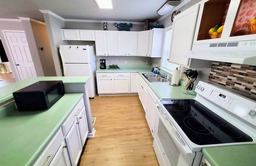 Socastee House | The Green Gable - Colonial Charm close to it all