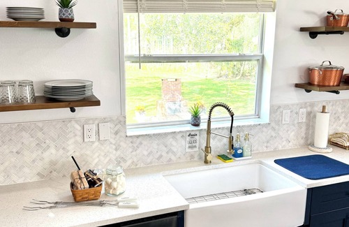 Geneva House | The Greenhouse: Tranquil 3-Bedroom Retreat with Garden, Chickens & Hot Tub