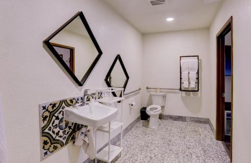 Southeastern Sacramento Hotel | The Greens Hotel on Stockton