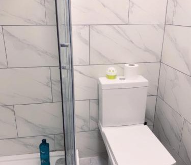 Glyndon House | The Grove 7 Bedroom, 7 Showers, 8 Beds, 8 toilets Beautiful House