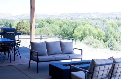 Hatch House | The Grove - Secluded Tree Grove Stay, Red Mountain Views, Hot Tub, Zion & Bryce