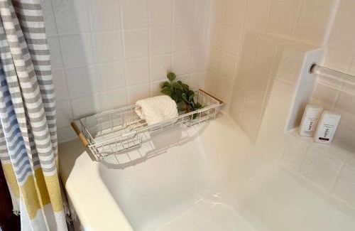 Venus Apartment | The Guesthouse l Creekside