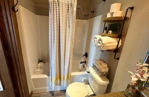 Venus Apartment | The Guesthouse l Creekside