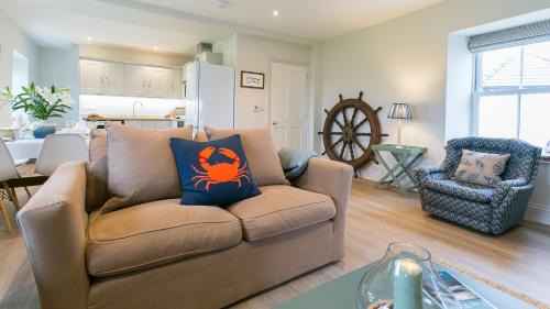 Caergeiliog House | The Gun Room
