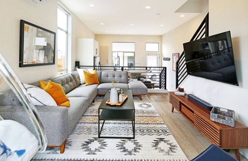 West Woodland House | The Gus| Rooftop Hot Tub| 3BR/2BTH| Peloton