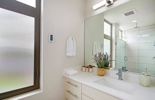 West Woodland House | The Gus| Rooftop Hot Tub| 3BR/2BTH| Peloton