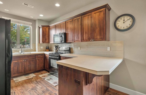 Southeast Bend House | The Haley House | Hot Tub Fenced Yard Pets OK!