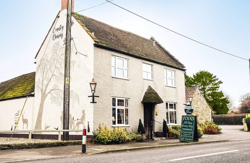 Mudford Hotel | The Half Moon Inn and Country Lodge
