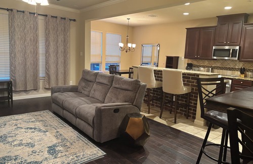 Lewisville House | The Hamilton Hideaway