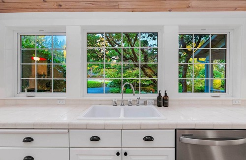 Agate House | 'The Hammersley' Luxury Waterfront Estate!