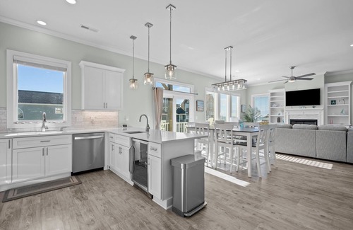 North Topsail Beach House | The Hamptons #139 Brand new, Oceanfront B, Hot Tub, Com. Pool!