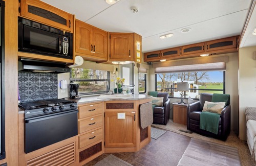 Langworthy RV Rental | The Happy Hornet Camper Rental on Campsite