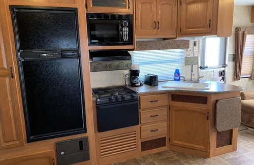 Langworthy RV Rental | The Happy Hornet Camper Rental on Campsite