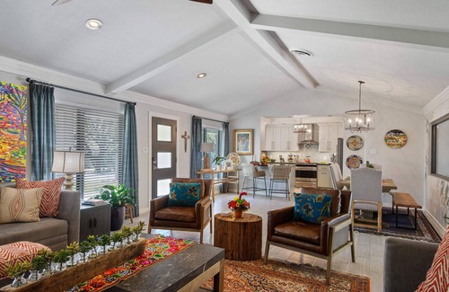 Horseshoe Bay House | The Harbor House | Swimming Pool | Walking to HSB Resort | Hot Tub