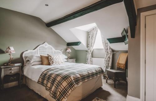 Bowland Bridge Hotel | The Hare & Hounds Inn